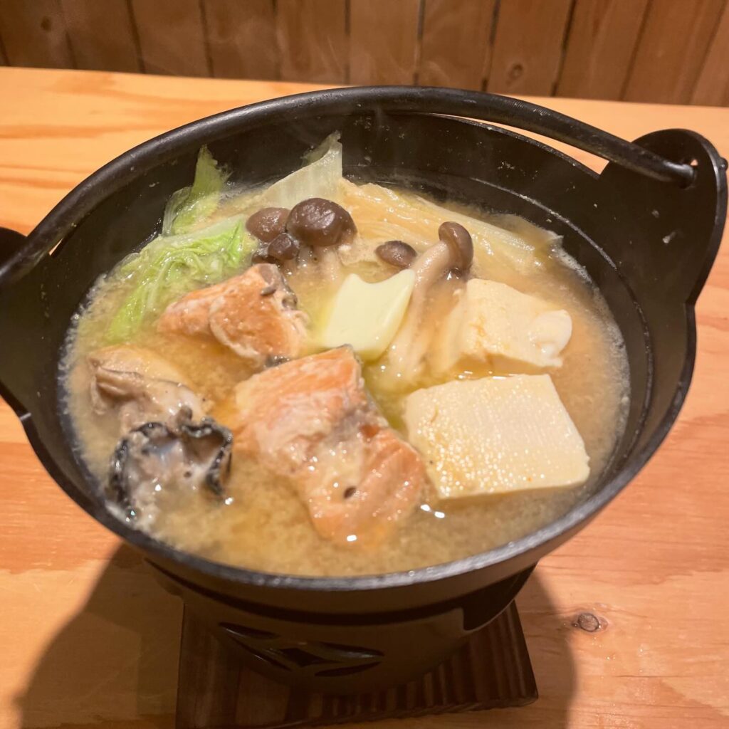˗ˏˋ牡蠣と鮭の味噌鍋ˎˊ˗ - SAKE STAND とか食堂